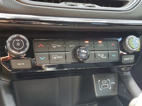 New 2025 Jeep Compass Limited w/ Sun & Sound Group image 29