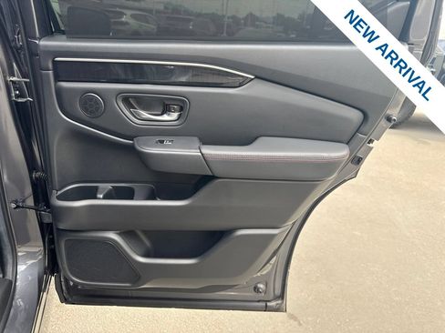 Used 2025 Honda Pilot Black Edition image 12