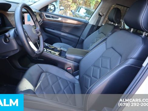Used 2025 Volkswagen Atlas SE image 11