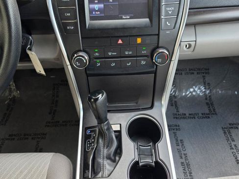 Used 2017 Toyota Camry LE FWD image 14