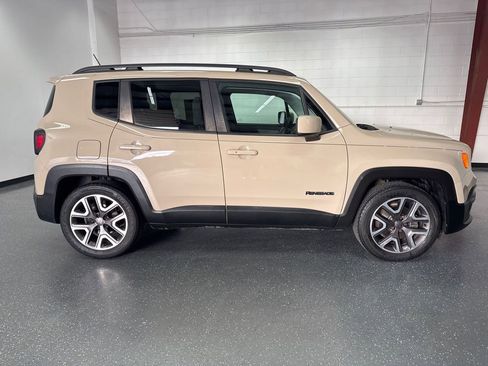 Used 2015 Jeep Renegade Latitude w/ Cold Weather Group image 3