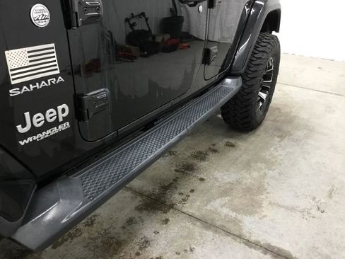 Used 2019 Jeep Wrangler Unlimited Sahara AWD/4WD image 7