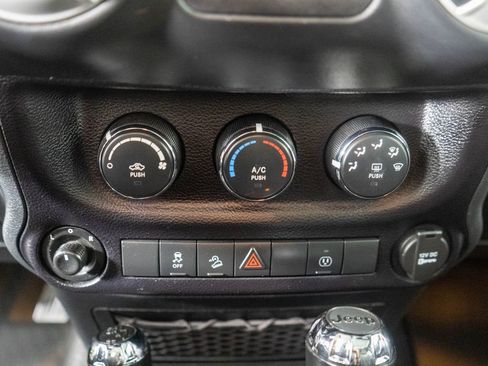 Used 2016 Jeep Wrangler Unlimited Sahara w/ Connectivity Group AWD/4WD image 19