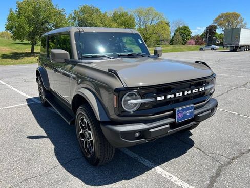 Used 2025 Ford Bronco Outer Banks AWD/4WD image 3