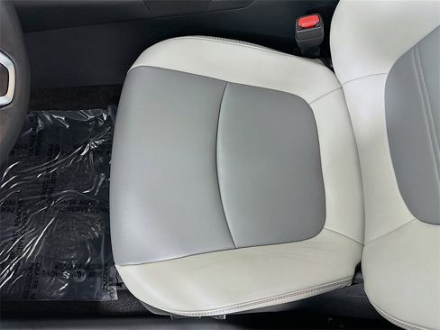 Used 2021 Toyota RAV4 XLE Premium image 23