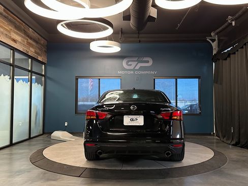 Used 2019 Nissan Altima 2.5 Platinum image 4