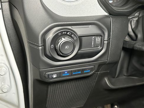 Used 2024 Jeep Wrangler Unlimited Sahara image 22