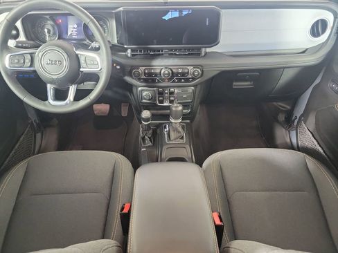 Used 2025 Jeep Wrangler Unlimited Sahara w/ Safety Group image 14