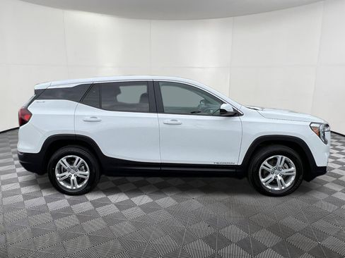 Used 2024 GMC Terrain SLE AWD/4WD image 7