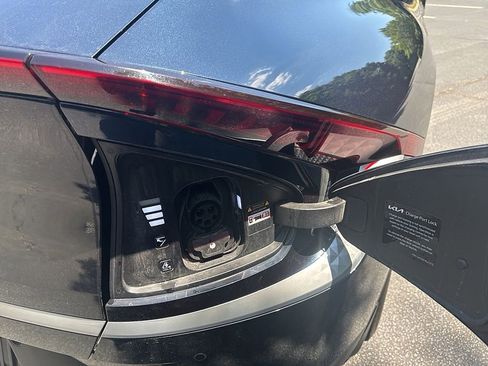 Used 2024 Kia EV6 Light RWD image 9