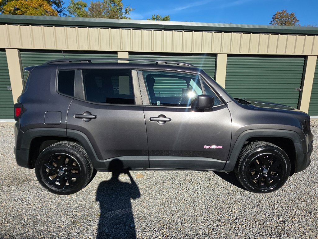 Used 2018 Jeep Renegade Latitude AWD/4WD image 7