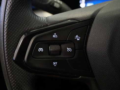 Certified 2025 Chevrolet Trax LT image 18