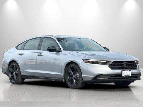 Used 2025 Honda Accord Sport image 9
