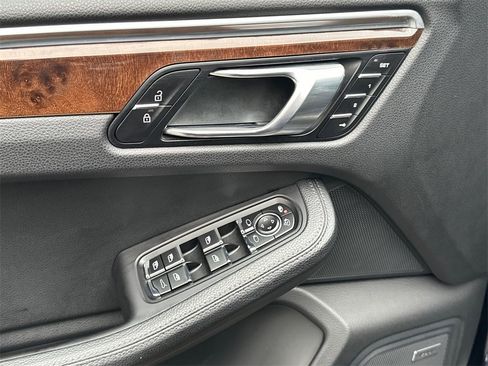 Used 2020 Porsche Macan image 18