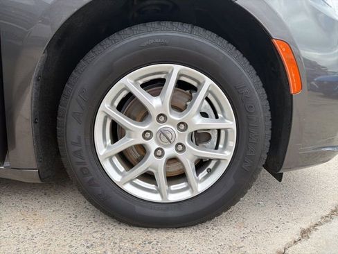 Used 2022 Chrysler Pacifica Touring-L FWD image 31