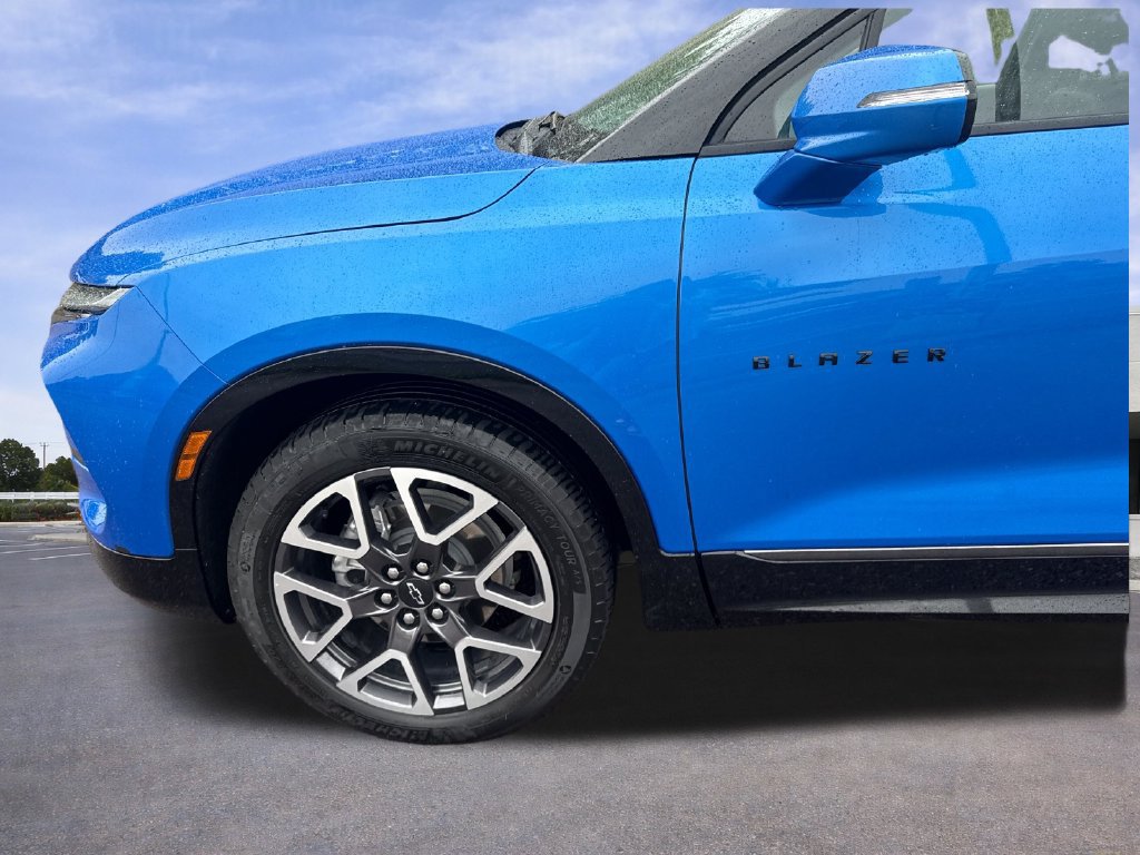 Used 2025 Chevrolet Blazer RS FWD image 36