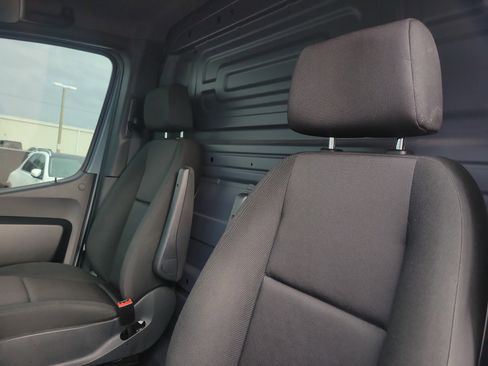 Used 2024 Mercedes-Benz Sprinter 2500 image 21