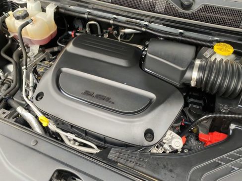 Used 2023 Chrysler Voyager LX FWD image 13