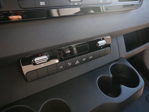 Used 2025 Mercedes-Benz Sprinter 2500 image 15