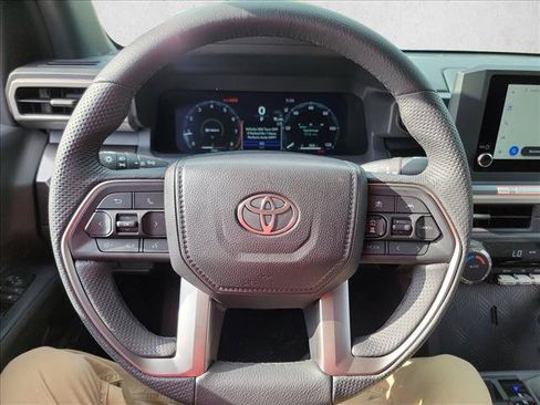 Used 2025 Toyota Tacoma TRD Sport AWD/4WD image 18