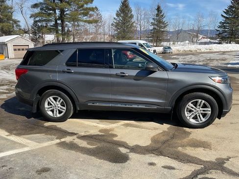 Certified 2022 Ford Explorer XLT w/ Equipment Group 202A image 5