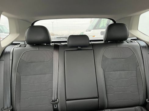 Used 2025 Volkswagen Taos SE image 38