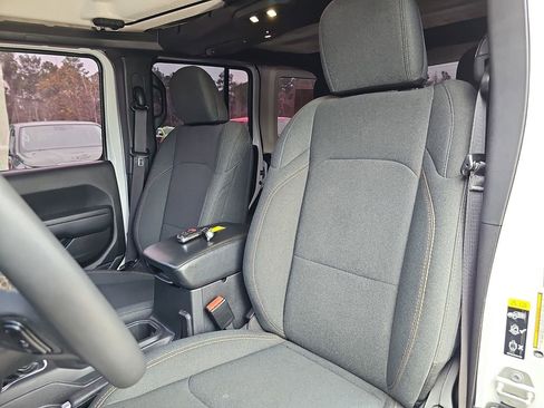 Used 2024 Jeep Wrangler Unlimited image 21