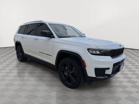 Used 2024 Jeep Grand Cherokee L Altitude AWD/4WD image 3