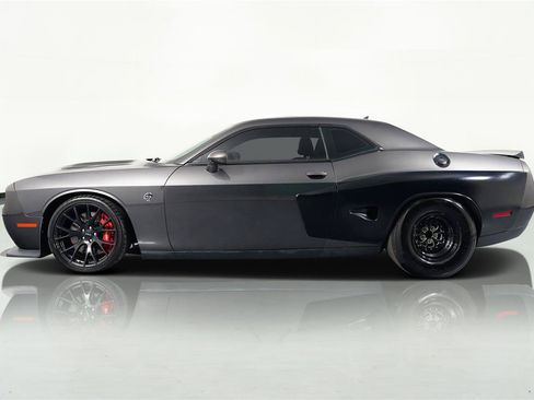 Used 2016 Dodge Challenger SRT Hellcat RWD image 19