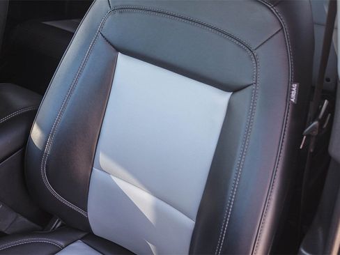 Used 2023 Ford Explorer XLT w/ Equipment Group 202A image 31