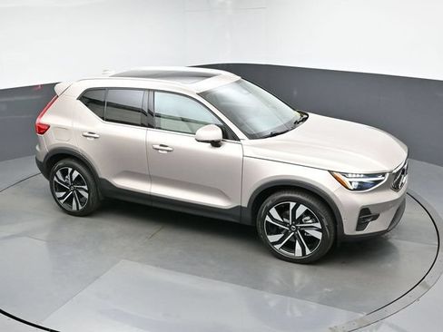 Used 2024 Volvo XC40 B5 Plus w/ Climate Package AWD/4WD image 44