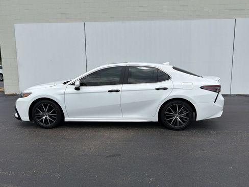 Used 2024 Toyota Camry SE FWD image 2
