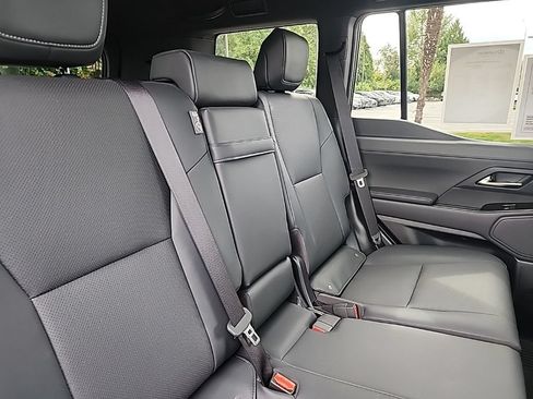 Used 2024 Lexus GX 550 w/ Cold Area Package AWD/4WD image 18