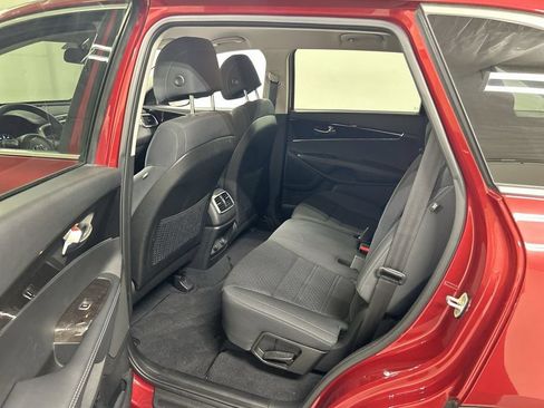 Used 2017 Kia Sorento AWD image 19