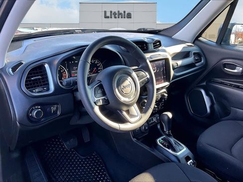 Used 2023 Jeep Renegade Latitude image 2