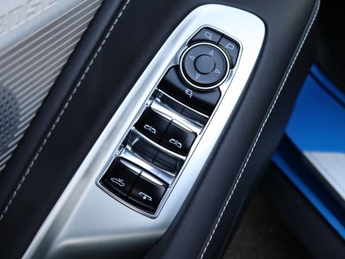 Used 2025 Chevrolet Corvette Stingray Preferred Conv w/ Z51 Performance Package RWD image 19