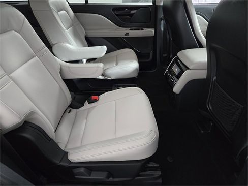 New 2026 Lincoln Aviator 2WD image 18