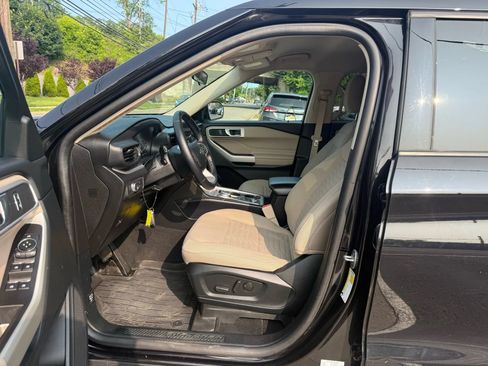 Used 2021 Ford Explorer XLT AWD/4WD image 24