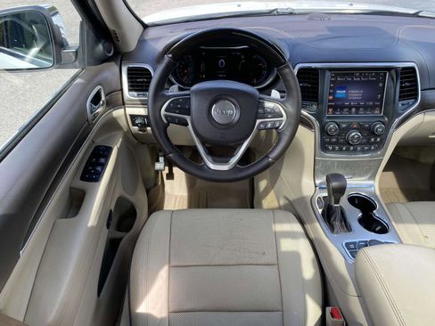 Used 2017 Jeep Grand Cherokee Overland w/ Jeep Active Safety Group image 9