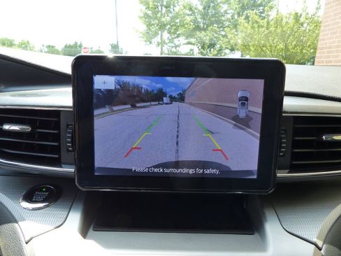 Used 2021 Ford Explorer XLT w/ Equipment Group 202A AWD/4WD image 32