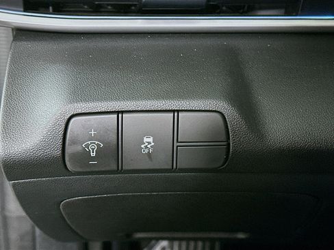 Used 2025 Hyundai Elantra SEL image 17