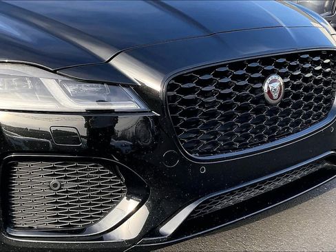 Used 2022 Jaguar XF SE image 32