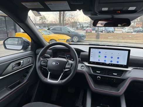 Used 2025 Ford Explorer ST-Line image 9