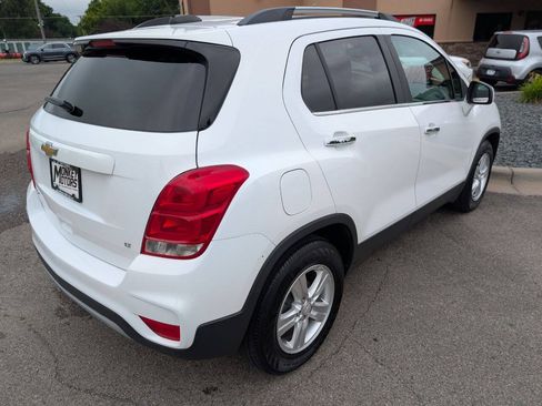 Used 2017 Chevrolet Trax LT w/ LT Convenience Package FWD image 9