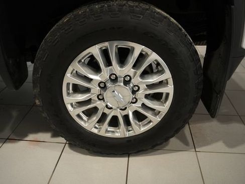 Used 2020 Chevrolet Silverado 2500 High Country w/ Z71 Off-Road Package image 10