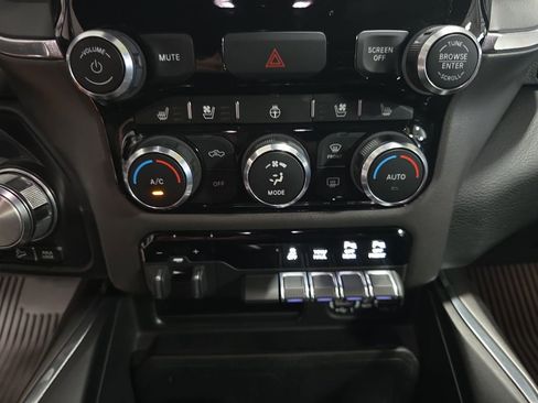 Used 2022 RAM 1500 Laramie AWD/4WD image 25