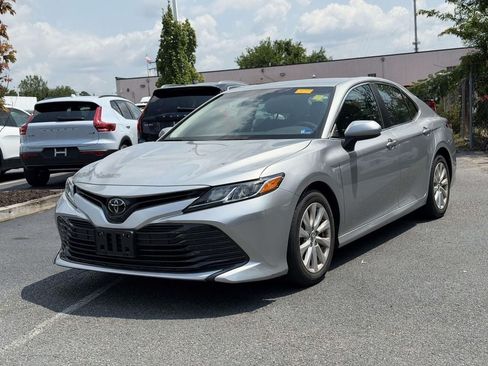 Used 2018 Toyota Camry LE FWD image 4