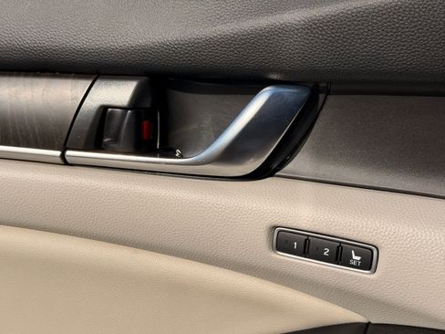 Used 2020 Honda Accord EX-L image 17