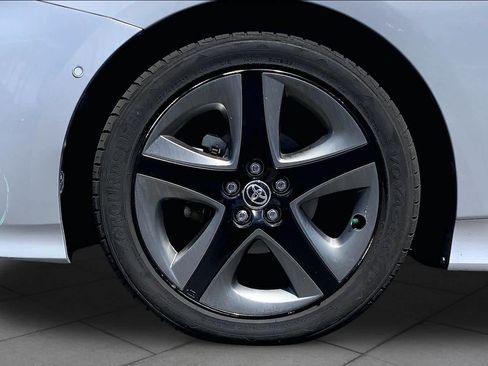 Used 2022 Toyota Prius Limited FWD image 10