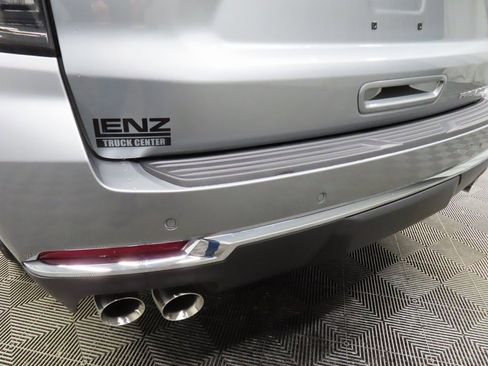 Used 2025 Chevrolet Suburban Premier image 45